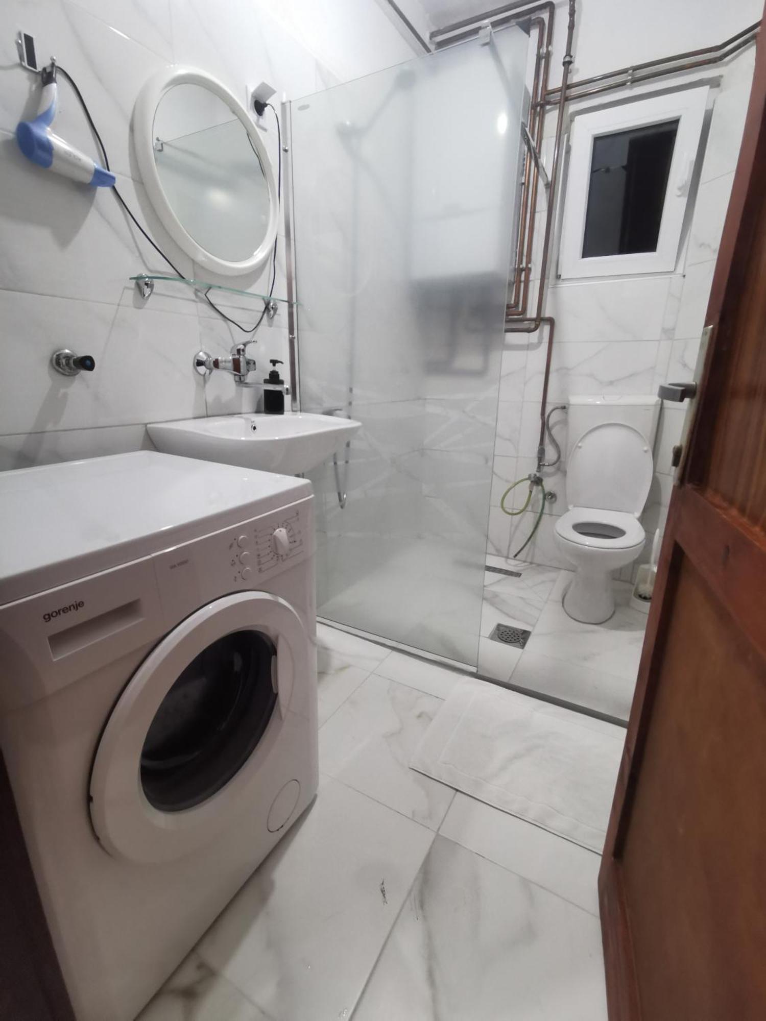 Rest & Recharge 4Bdr Apt- Free Parking, Ac & Garden SJJ Buitenkant foto