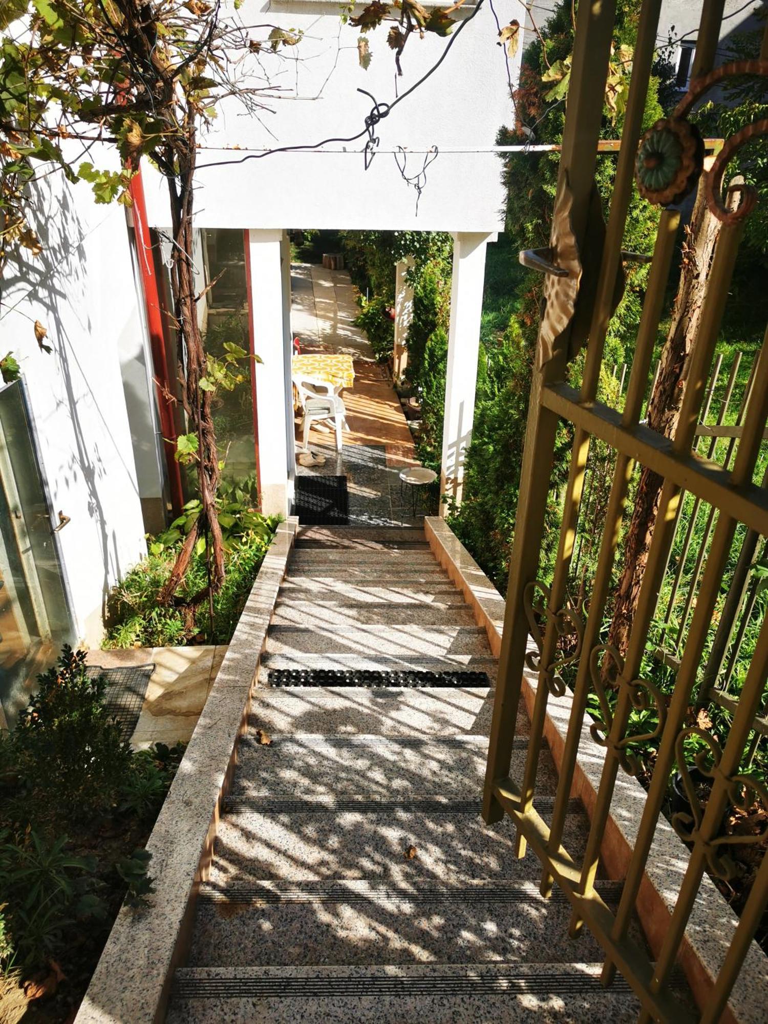 Rest & Recharge 4Bdr Apt- Free Parking, Ac & Garden SJJ Buitenkant foto